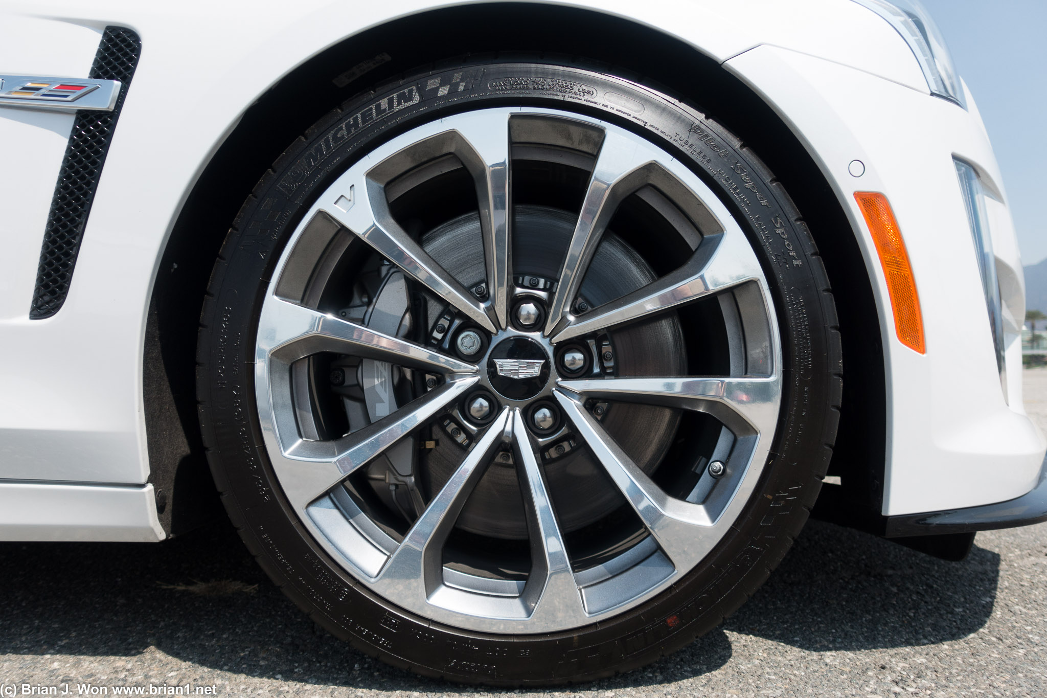 265/35/19 PSS on the CTS-V, 6-piston Brembo. I see a lot of floating rotor hardware on both CTS-V and ATS-V, too.
