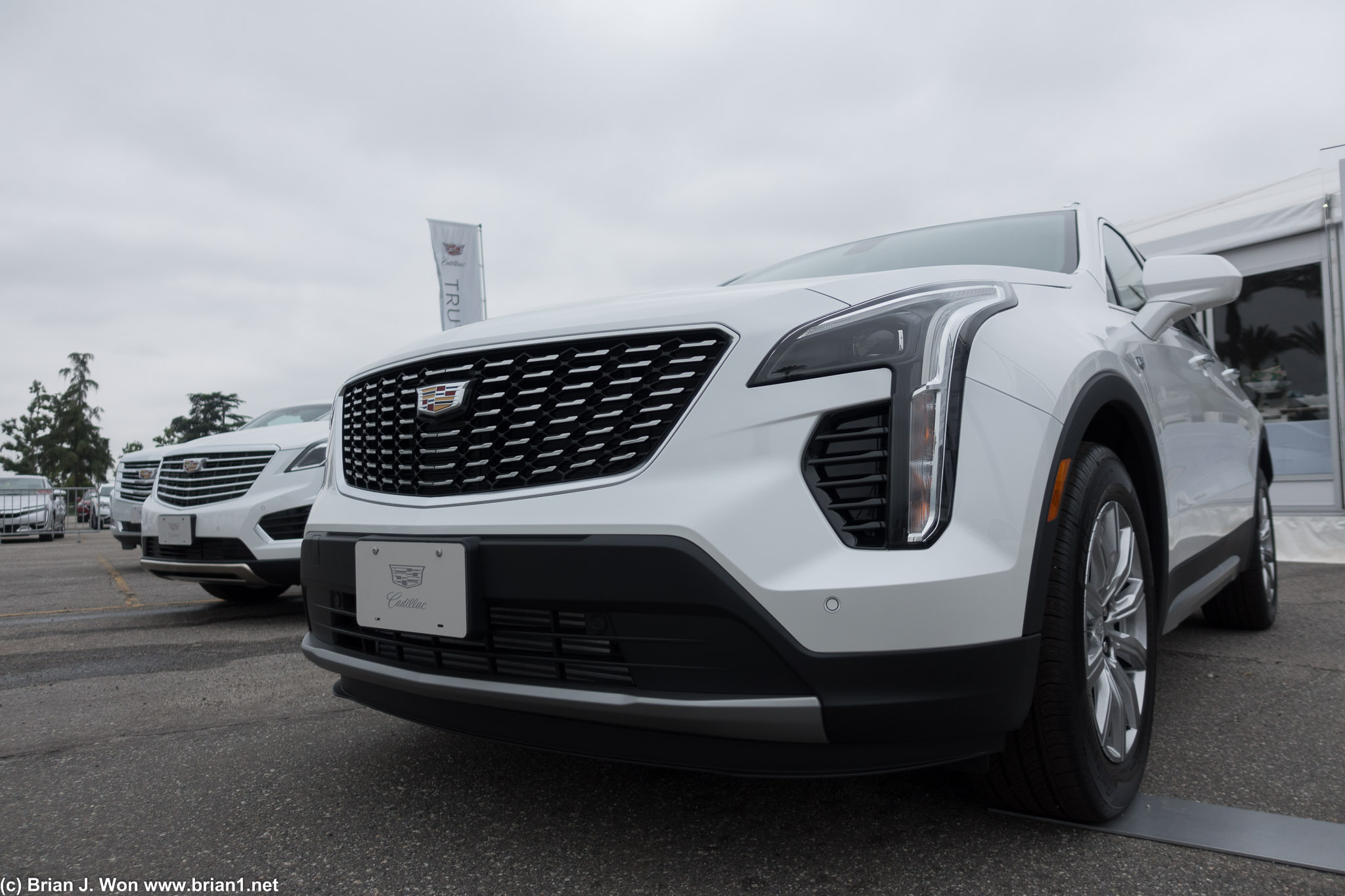 XT4 in front.