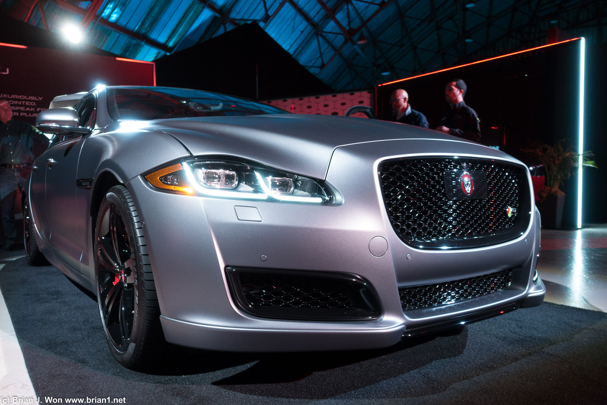 Jaguar XJ.