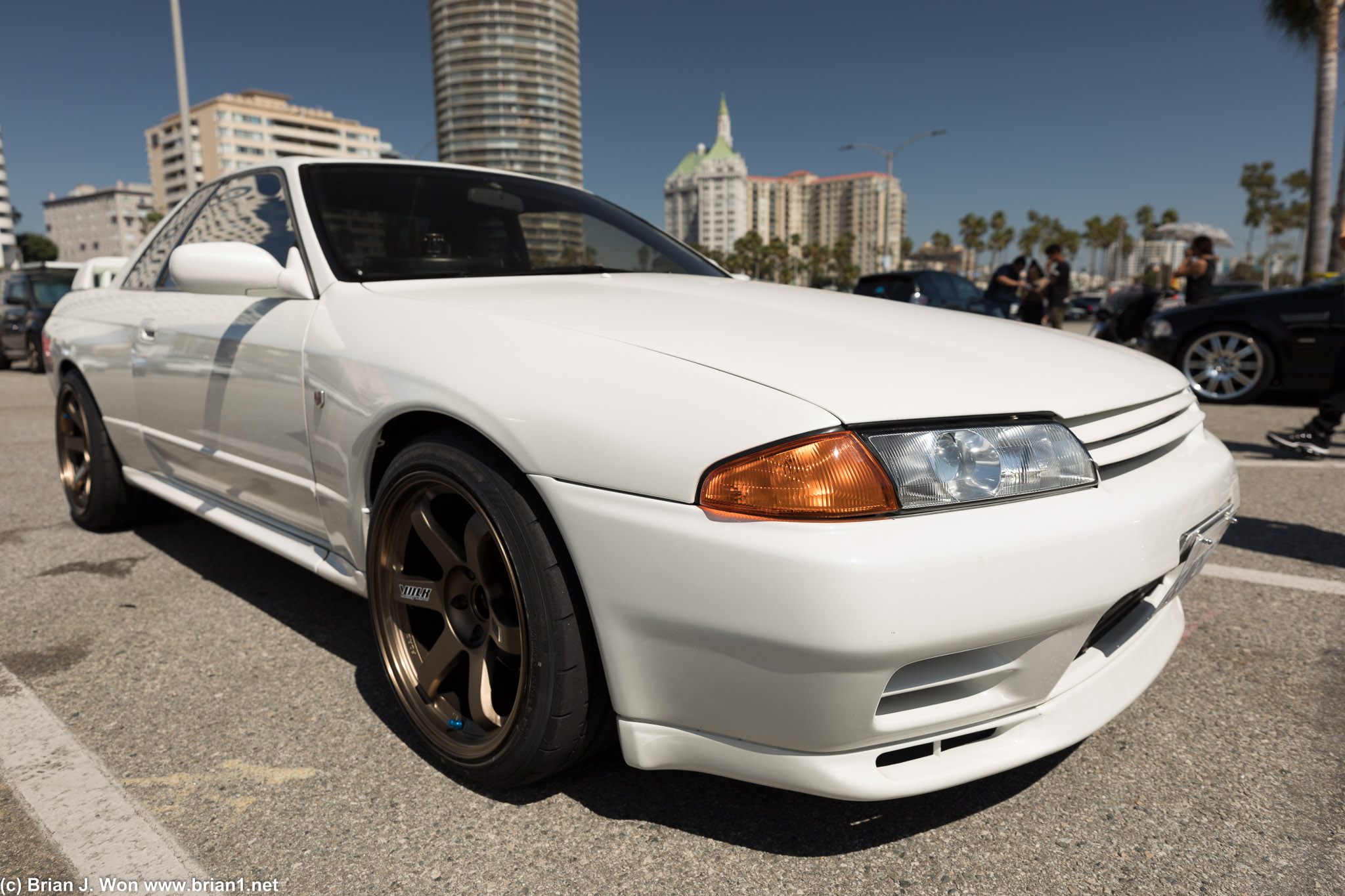 Nissan Skyline GT-R (R32). Also in general parking.