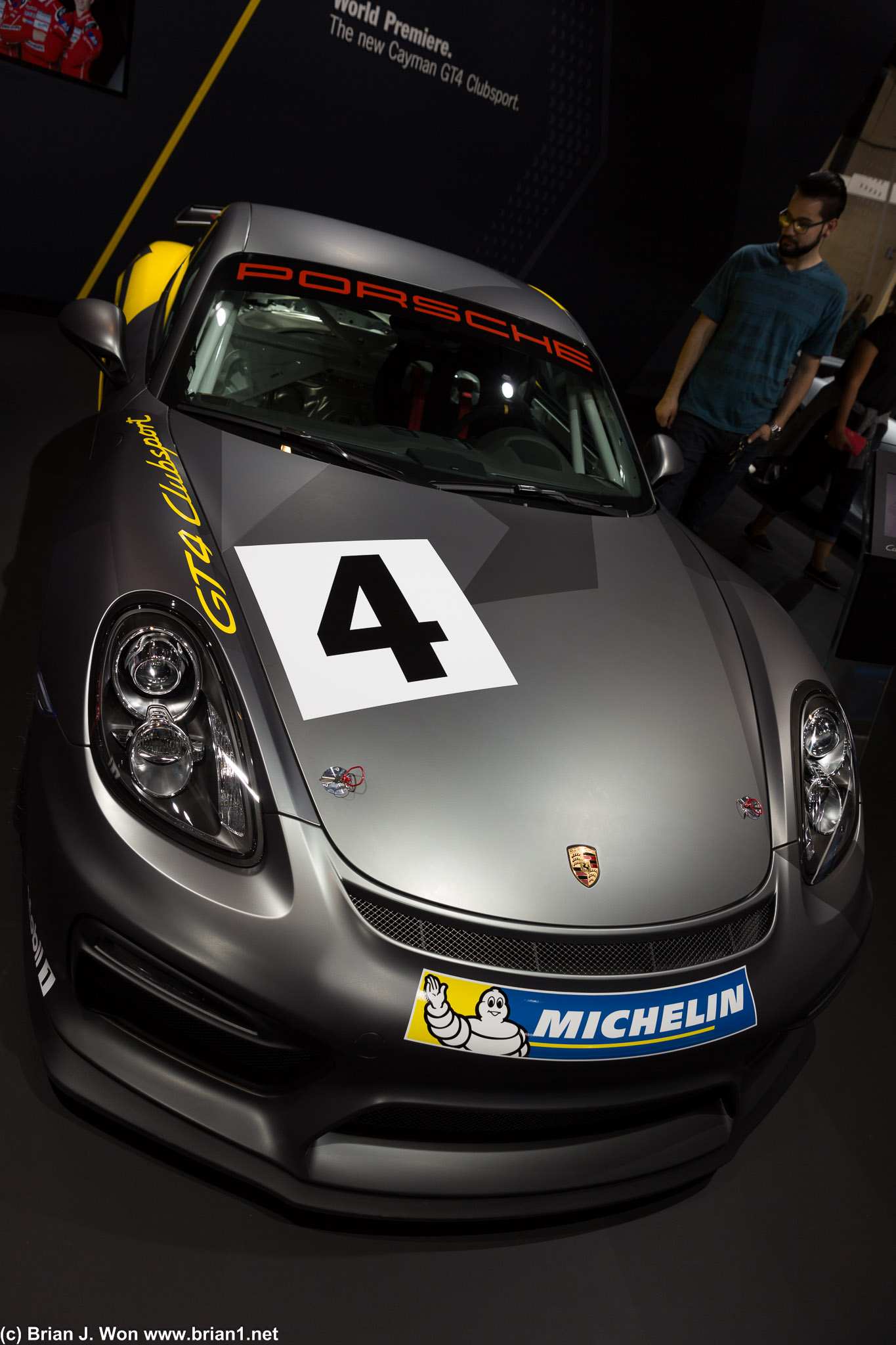 Cayman GT4.