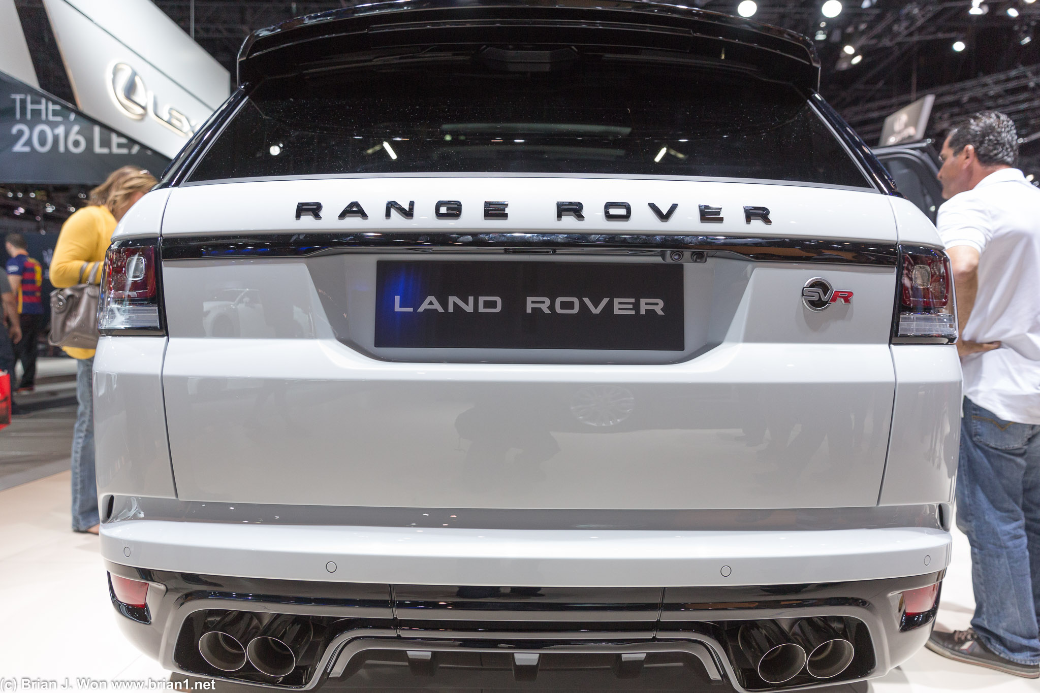 Land Rover Range Rover SVR.