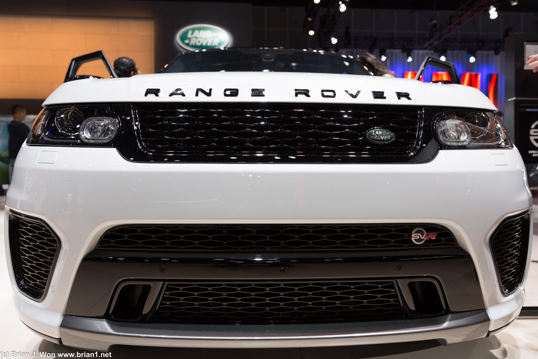 Land Rover Range Rover SVR.