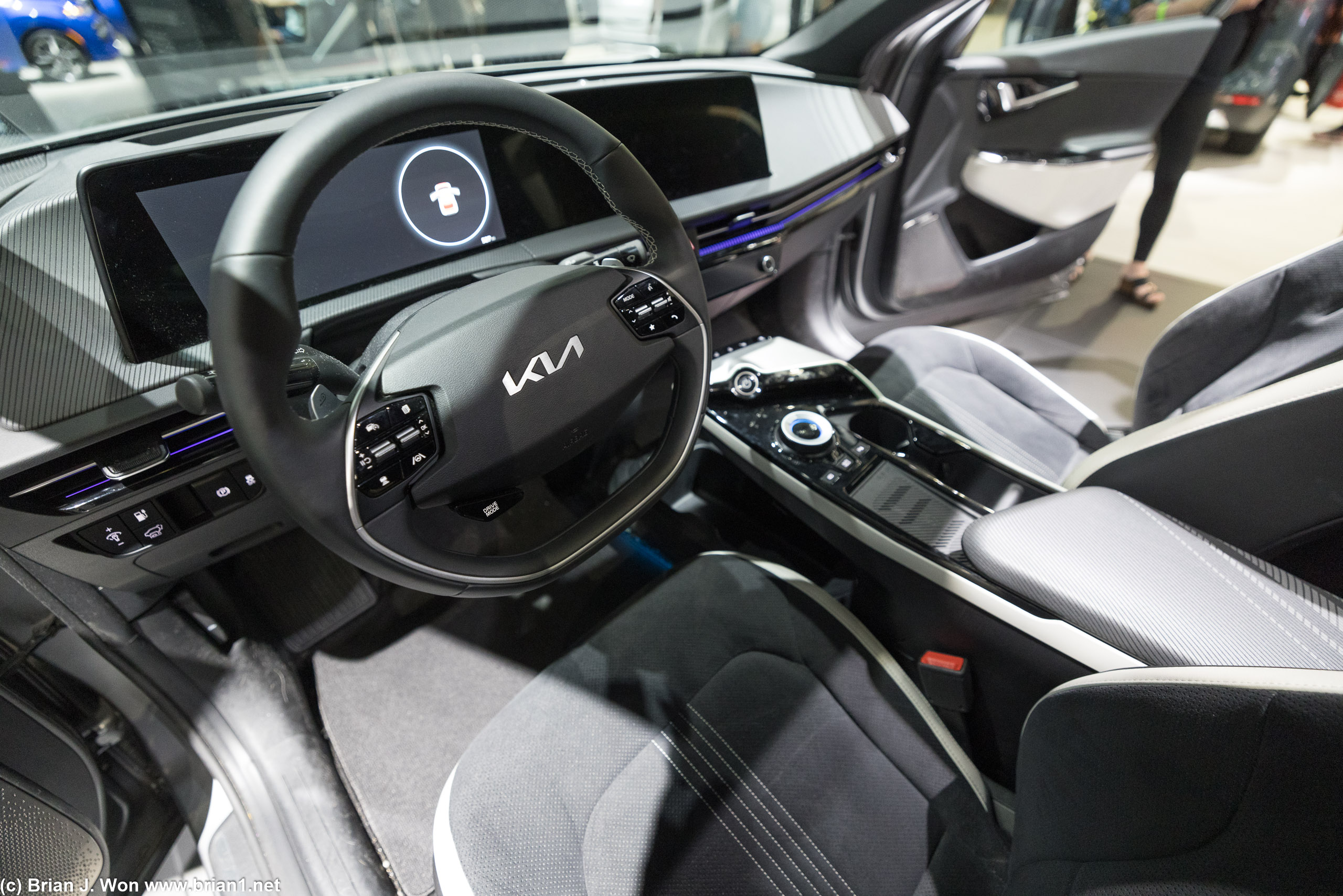 Ugly steering wheel. Screens aren't much better.