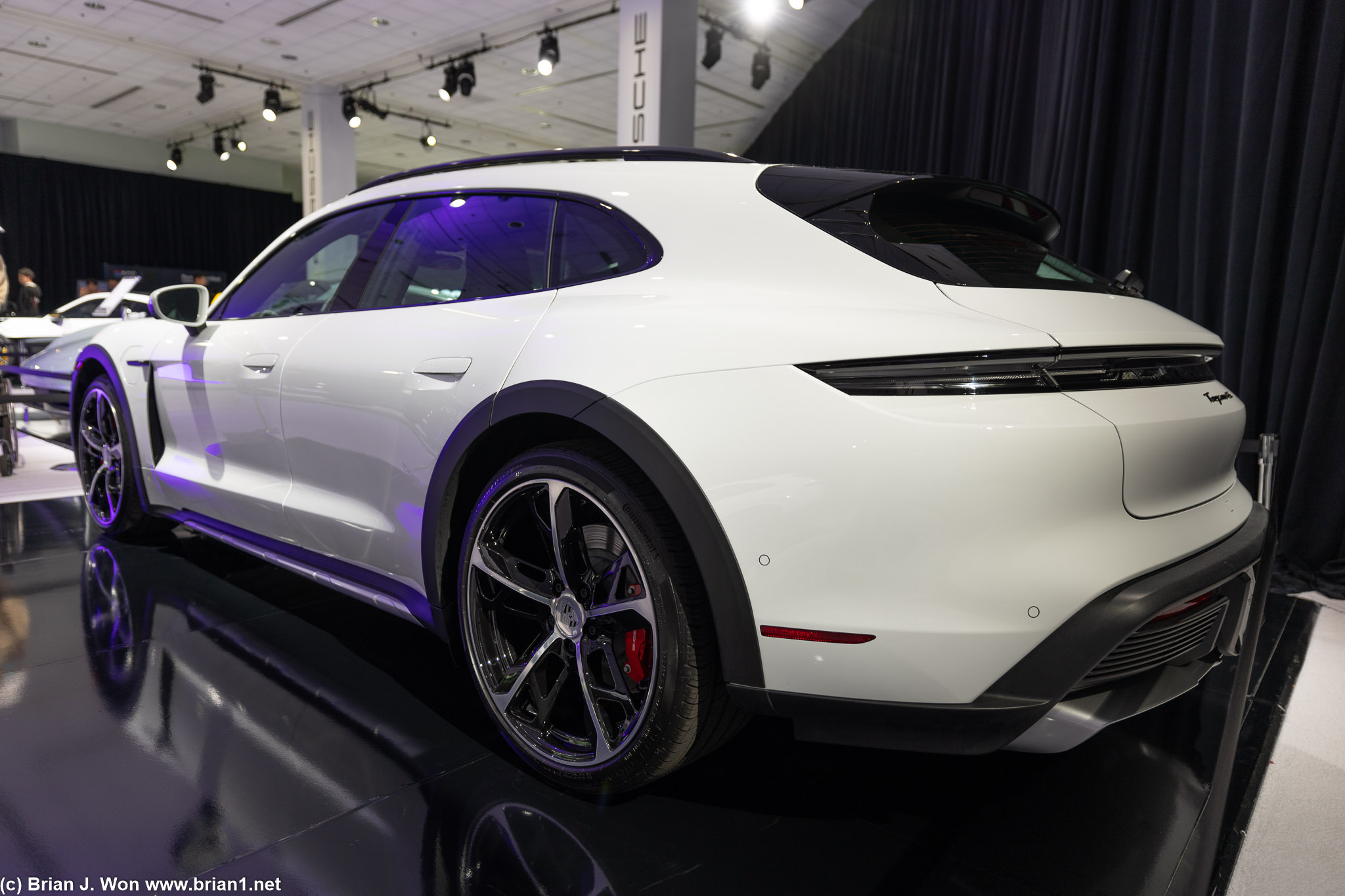 2025 Porsche Taycan 4 Cross Turismo.